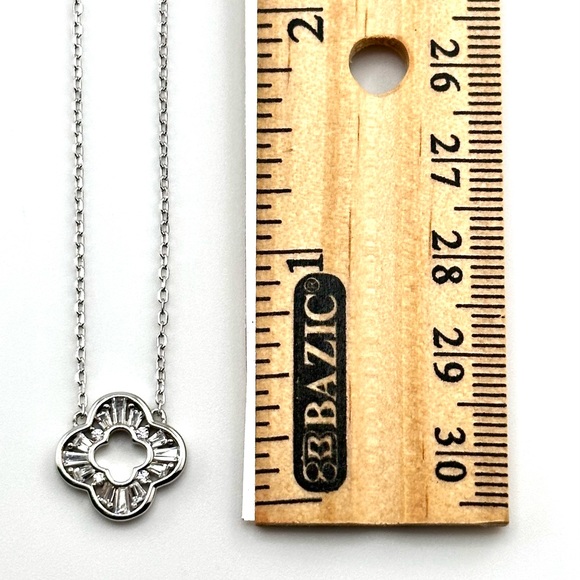 925 Solid Sterling Silver Clover Necklace - Picture 3 of 6